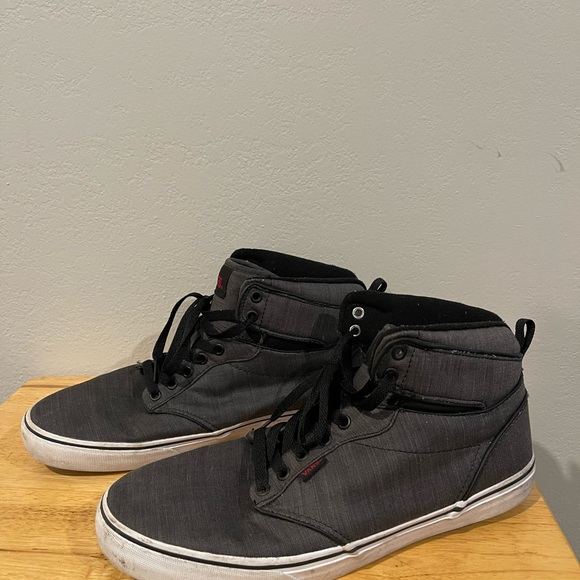 Vans - Picture 2 of 6